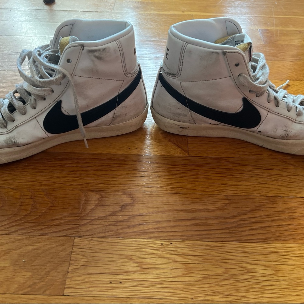 Size 7.5 - Nike Blazer 77 Vintage Mid White Black